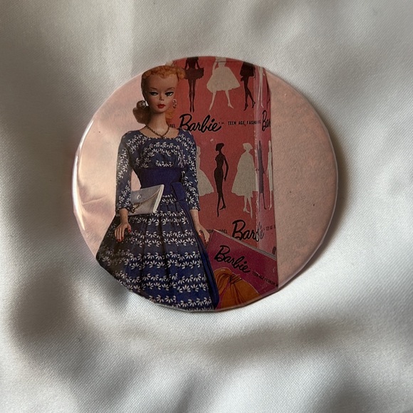 Vintage badge a minit Barbie Teenager pin - Picture 5 of 6